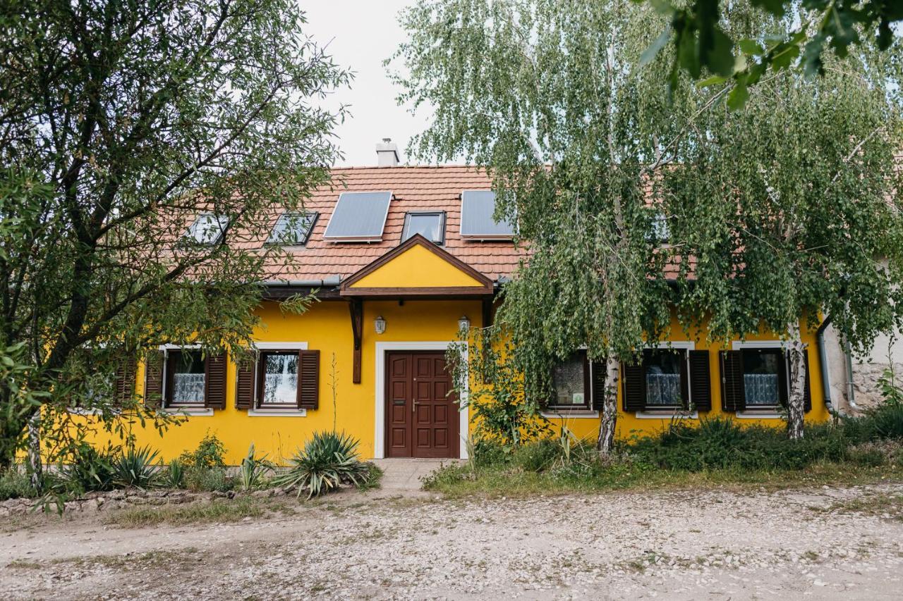 Hotel Hemina Vendeghaz Tata Exteriér fotografie