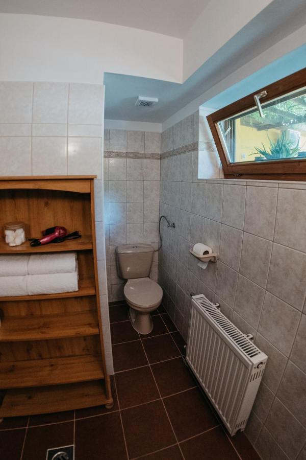 Hotel Hemina Vendeghaz Tata Exteriér fotografie
