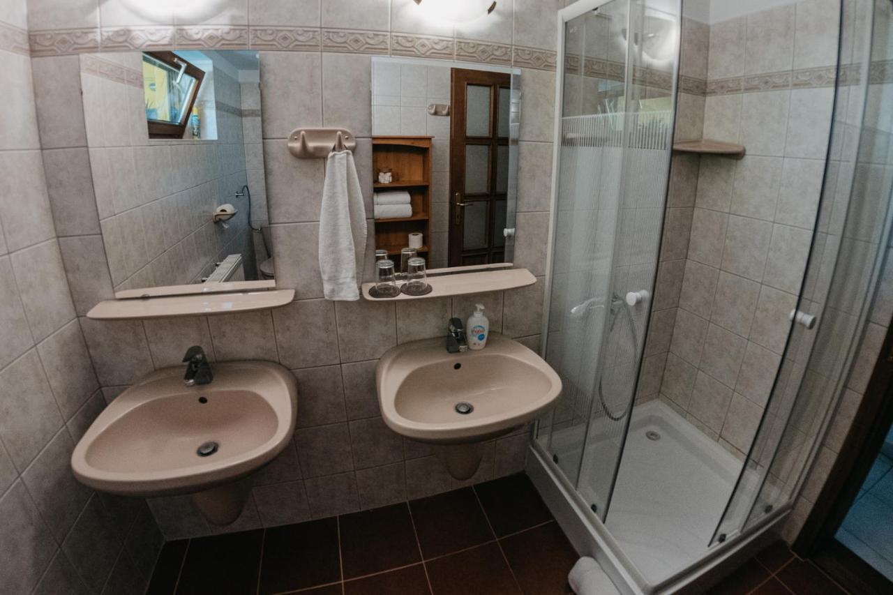 Hotel Hemina Vendeghaz Tata Exteriér fotografie