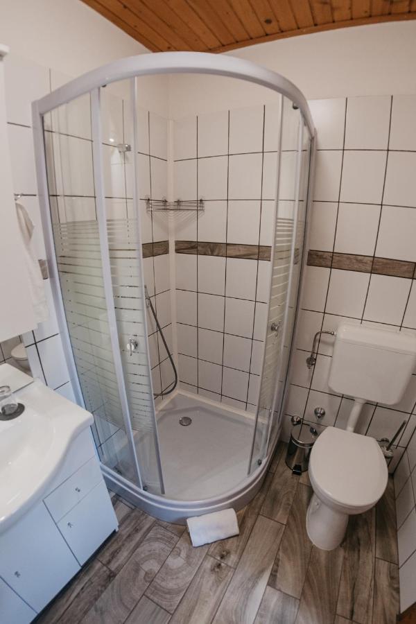 Hotel Hemina Vendeghaz Tata Exteriér fotografie